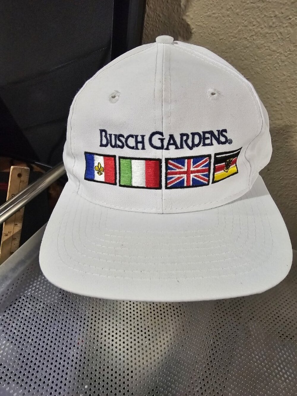 Busch Gardens Hat White Flags Spellout Embroidered Leather Strap OSFA Vintage